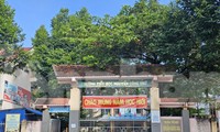 Vụ học Tiếng Anh &apos;tự nguyện trong bắt buộc&apos;: Hé lộ những góc khuất