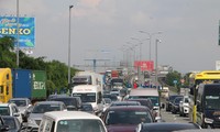 Ngày đầu thu phí không dừng: Cao tốc TPHCM - Long Thành - Dầu Giây ùn ứ 