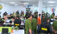 TPHCM: Đồng loạt khám xét nhiều địa điểm của đường dây lừa đảo tiền trong thẻ tín dụng 
