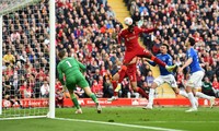 Thắng tranh cãi Everton, HLV Liverpool thừa nhận sắp mất ‘Gà son’