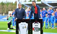 Ronaldo cán mốc vô tiền khoáng hậu, bỏ xa Messi