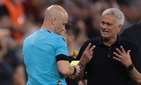 Lăng mạ trọng tài, HLV Mourinho trả giá cực đắt