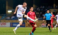 Caio lập cú đúp giúp Hà Nội đánh bại Hải Phòng 3-1, chiếm ngôi đầu bảng