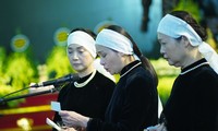 Ba con gái Lê Khanh, Lê Vân, Lê Vi đọc lời tiễn biệt NSND Trần Tiến