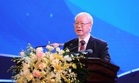 Tổng Bí thư: &apos;Văn nghệ sĩ không để sự tầm thường, dễ dãi ám ảnh mình&apos;