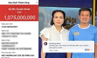 Khán giả xúc động khi Việt Hương đặt cọc 1 tỷ đồng xe cứu thương tặng ông Đoàn Ngọc Hải