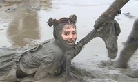 Running Man Việt lần đầu chơi thử thách dưới bùn, Lan Ngọc bị kéo lê không thương tiếc