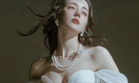 Địch Lệ Nhiệt Ba gợi cảm