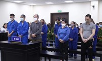 11 người trong đường dây tráo sổ đỏ giả do cựu công an viên cầm đầu lĩnh án