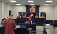 Cựu Đội trưởng công an huyện lừa đảo &apos;chạy việc&apos; lĩnh 13 năm tù