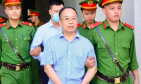Bản cung thể hiện cựu Cục phó Quản lý xuất nhập cảnh chỉ đạo nhận, chia tiền biếu xén