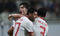 Các cầu thủ Iran ăn mừng bàn thắng trước Trung Quốc