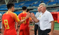 HLV Guus Hiddink tuyên bố sốc sau trận thua U22 Việt Nam