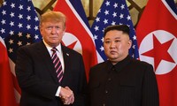 Buổi gặp đầu tiên của ông Trump và ông Kim diễn ra thế nào?