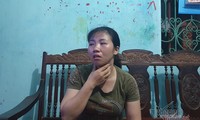 Clip: Chị bán rau kể lại việc bị nữ Phó chủ tịch phường nói &apos;con điên này&apos;