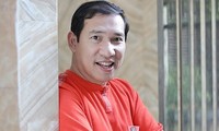 Showbiz 6/4: Quang Thắng vẫn đi wave tàu, bắt xe khách về nhà