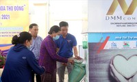 Mô hình “ATM gạo” được Ðoàn phường Hòa Thọ Ðông triển khai, góp phần hỗ trợ cho các hộ nghèo trên địa bàn. Ảnh: Giang Thanh