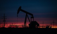 Giá xăng dầu thế giới đã tăng 8 tuần liên tiếp, một phần do thiếu hụt nguồn cung. Ảnh: Getty Images