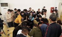 Khách hàng mua đất tại 2 dự án thuộc khu đô thị mới Điện Nam - Điện Ngọc (tỉnh Quảng Nam) chật vật đòi quyền lợi. Ảnh: Nguyễn Thành