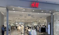  Cửa hàng của H&M dù vào ngày cuối tuần vẫn vắng vẻ Ảnh: Việt Linh