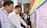 Chủ tịch Quốc hội Vương Đình Huệ, Chủ tịch Hội đồng bầu cử quốc gia kiểm tra công tác bầu cử tại Quảng Ninh. Ảnh: CTV 