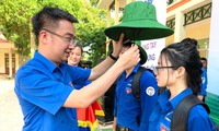 Sức trẻ &apos;đội nắng thắng mưa&apos;