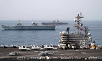 Tàu sân bay Anh Queen Elizabeth, tàu sân bay Mỹ USS Ronald Reagan và tàu tấn công đổ bộ USS Iwo Jima phối hợp trên Vịnh Aden ngày 12/7Ảnh: US Navy