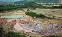 Khu vực bị đào nham nhở những hố sâu được Chủ tịch UBND thị xã Đông Triều gọi là 2 ao nước tưới tiêu