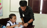 Thầy giáo Nguyễn Hữu Phú trong tiết học