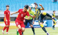 Các cầu thủ U19 Việt Nam không thể vượt qua Malaysia trong trận đấu chiều thứ Tư Ảnh: Anh Đoàn 