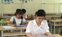Chấm thi môn Ngữ văn tại kỳ thi THPT quốc gia 2018 tại Hội đồng chấm thi Hòa Bình Ảnh: Nghiêm Huê