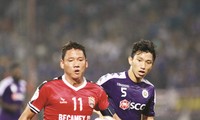 Việc thiếu vắng Văn Hậu (phải) và Trọng Hoàng ở hành lang 2 cánh là tổn thất không nhỏ với Đội tuyển Việt Nam Ảnh: VSI