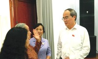 Bí thư Thành ủy Nguyễn Thiện Nhân tiếp xúc cử tri quận 1 chiều 6/5 
