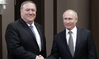 Ngoại trưởng Mỹ Mike Pompeo (trái) và tổng thống Nga Putin. Ảnh: TASS