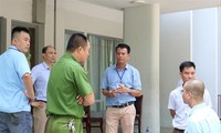 Công an và các lực lượng bảo vệ trước một điểm sao in đề thi ở Hà Nội 