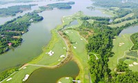 Sân golf Kings Course thuộc BRG Kings Island Golf Resort (Đồng Mô, Sơn Tây, Hà Nội) ảnh: MẠNH THẮNG 