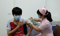 Tiêm thử nghiệm vắc-xin Covivac Ảnh: H.Minh 