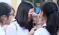 Thi vào lớp 10: Có thí sinh khóc tu tu, hôm nay bước tiếp vào &apos;chảo lửa&apos;