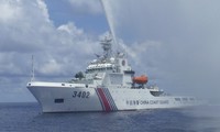 Chiến thuật vùng xám của Bắc Kinh bao gồm việc triển khai tàu dân quân biển và tàu hải cảnh để tăng cường hiện diện ở Biển ĐôngẢnh: AP 