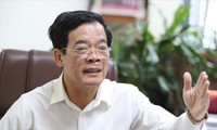 Nhà báo Nhị Lê