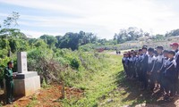 Các em học sinh tham dự một “Tiết học vùng biên” do Đồn Biên phòng Tuy Đức thực hiện ẢNH: CTV 