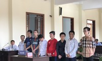 Học làm tiền giả trên facebook, 8 bị cáo lĩnh 79 năm tù