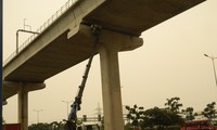 Thay gối cao su cho tuyến metro Bến Thành - Suối Tiên vừa bị rơi thế nào?