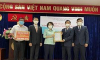 Campuchia trao tặng 200.000 USD hỗ trợ TPHCM chống dịch COVID-19