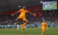 Denzel Dumfries ăn mừng bàn thắng nâng tỷ số lên 3-1 cho Hà Lan. Ảnh AFP