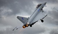 Tiêm kích Typhoon của Không quân Hoàng gia Anh. Ảnh: Wikipedia