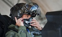 Phi công F-35 đội mũ bảo hiểm. Ảnh: Business Insider.