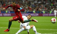 Ronaldo mới phải chia tay Confed Cup khi thua Chile trên chấm 11m. Ảnh: Reuters