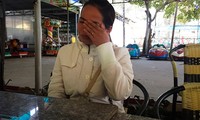  Chị Hồ Thị Mỹ Dung- giáo viên Trường THCS Vụ Bổn khóc nức nở khi nói về việc mình sắp bị mất việc. Ảnh: D.H