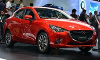 Giới thiệu Mazda 2 mới và xe Mazda nội thất sáng màu 